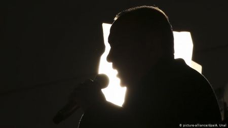 Handelsblatt: «Δύει το άστρο του Ερντογάν»