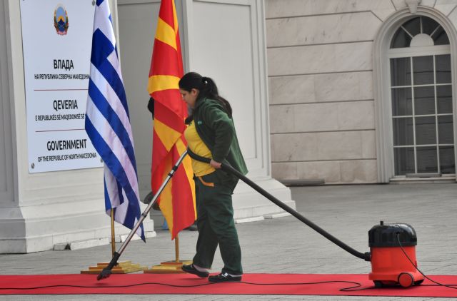 Στα Σκόπια ο Τσίπρας – Συνάντηση με Ζάεφ (live)
