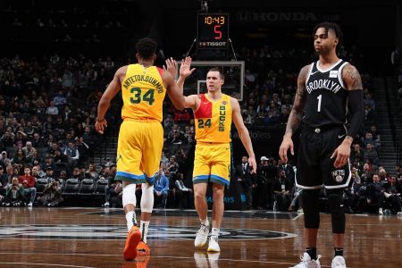 Επέστρεψε ο Αντετοκούνμπο και παρέσυρε τους Νετς