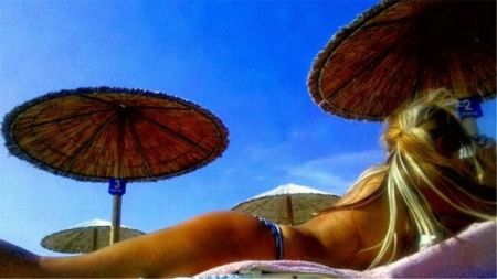 Μπόλαρης: Η εντυπωσιακή γραμματέας του βάζει φωτιά στο διαδίκτυο