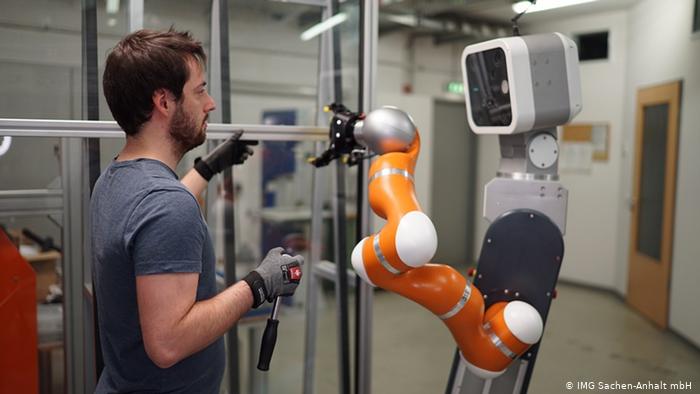 Ο εργαζόμενος στη νέα βιομηχανική επανάσταση