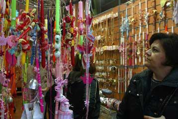 Πότε ξεκινά το πασχαλινό ωράριο των καταστημάτων