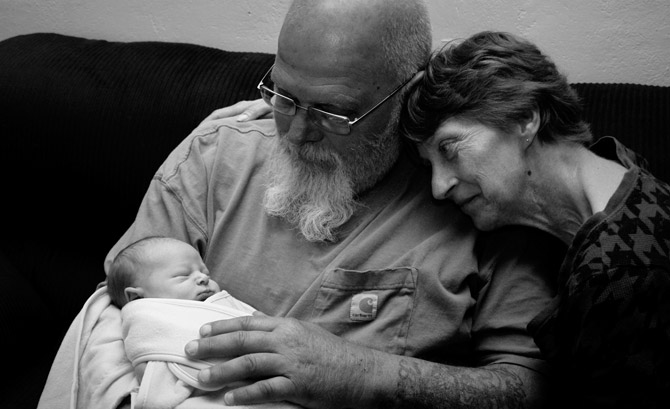 ΠΟΥ: Το προσδόκιμο αυξήθηκε αλλά η φτώχεια «κόβει» 18,1 χρόνια ζωής