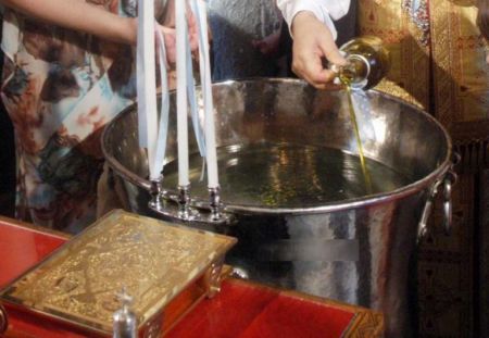 Εκκλησία ζητά υπεύθυνη δήλωση ότι ο νονός δεν είναι ομοφυλόφιλος