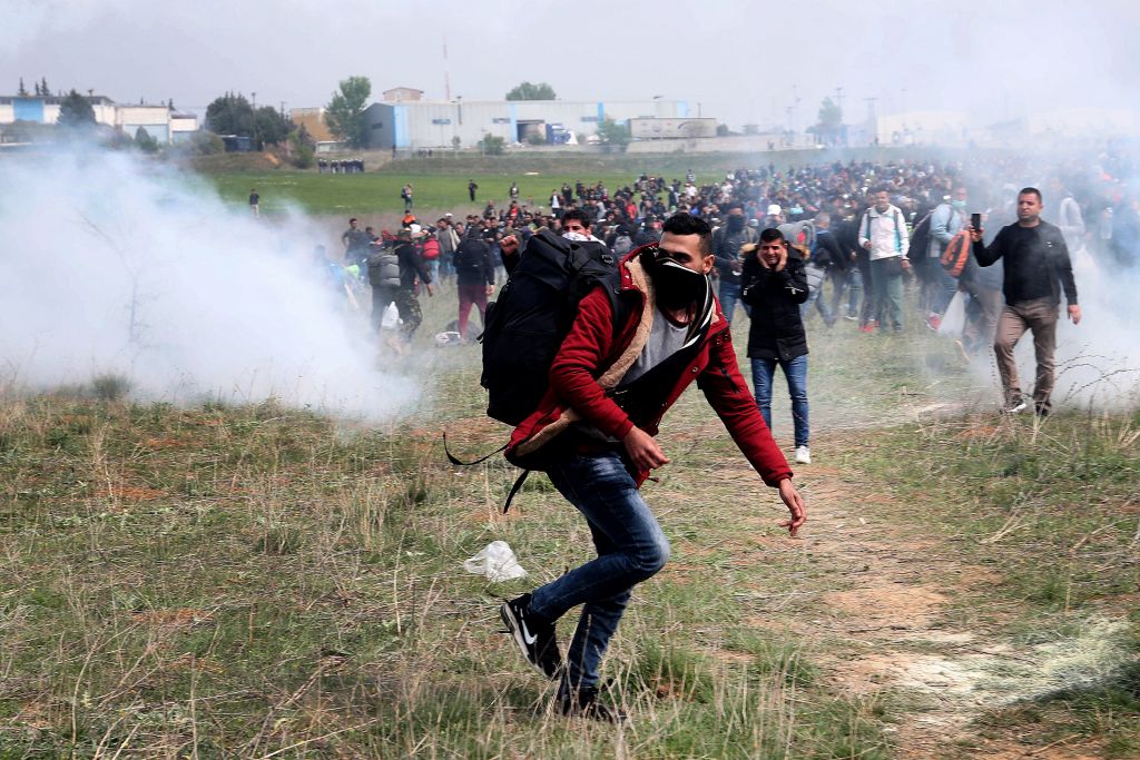 Επεισόδια ξανά στα Διαβατά με πετροπόλεμο και χημικά