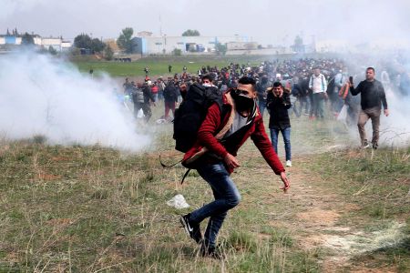 Επεισόδια ξανά στα Διαβατά με πετροπόλεμο και χημικά