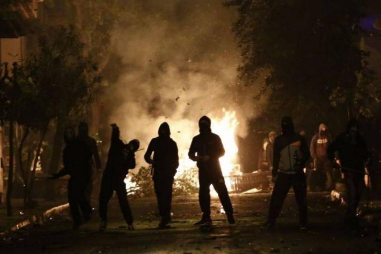 Εξάρχεια ώρα μηδέν: Η «πολιτοφυλακή», τα καλάσνικοφ και το χάος στο… άβατο | tovima.gr Εξάρχεια ώρα μηδέν: Η «πολιτοφυλακή», τα καλάσνικοφ και το χάος στο… άβατο | tovima.gr