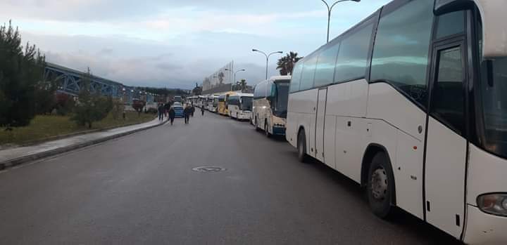 Ξεσαλώνει το Twitter με τα πούλμαν του Τσίπρα και τον Τζουμάκα