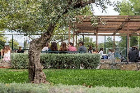 Διαδρομές επιτυχίας: Οι μαθητές του Pierce μας ξεναγούν στην εκπαιδευτική του κοινότητα