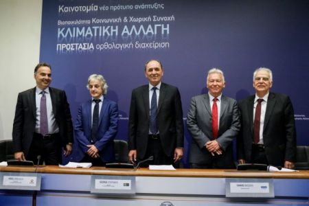 Υπεγράφησαν οι νέες συμβάσεις για τους υδρογονάνθρακες