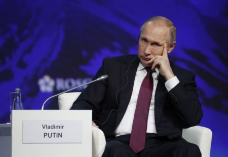 Πούτιν: Οχι στις ανεξέλεγκτες αυξήσεις της τιμής του πετρελαίου