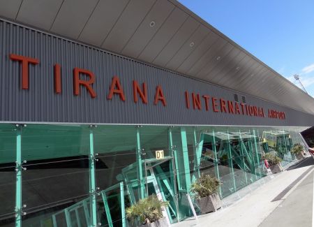 Αλβανία: Εισβολή ένοπλων στο αεροδρόμιο Τιράνων – Ένας νεκρός