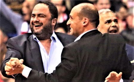 Τι σημαίνει η στήριξη Μαρινάκη στους Αγγελόπουλους και το «είμαι εδώ»