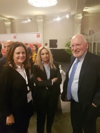 Η Φώφη στο δικό της γήπεδο