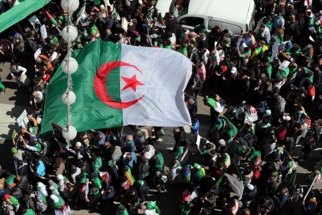 Αλγερία: Ο στρατός απαιτεί διώξεις εναντίον της διεφθαρμένης κυβερνώσας ελίτ
