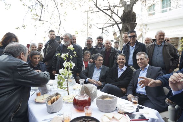 Θερμή υποδοχή Μητσοτάκη στη Νάξο