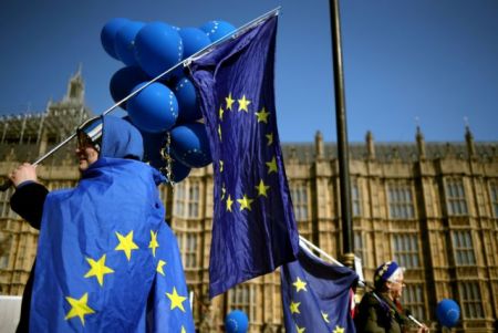 Βρετανία: Οι Εργατικοί προηγούνται στις δημοσκοπήσεις για τις Ευρωεκλογές