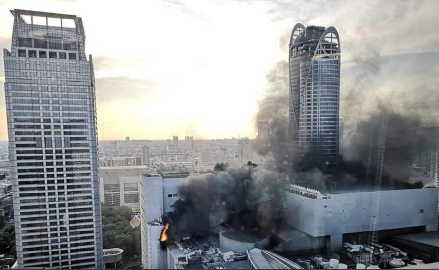 Μπανγκόκ: Φωτιά σε ουρανοξύστη 57 ορόφων