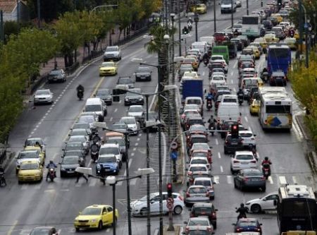 Με τον μήνα τέλη κυκλοφορίας, φέρνει τροπολογία