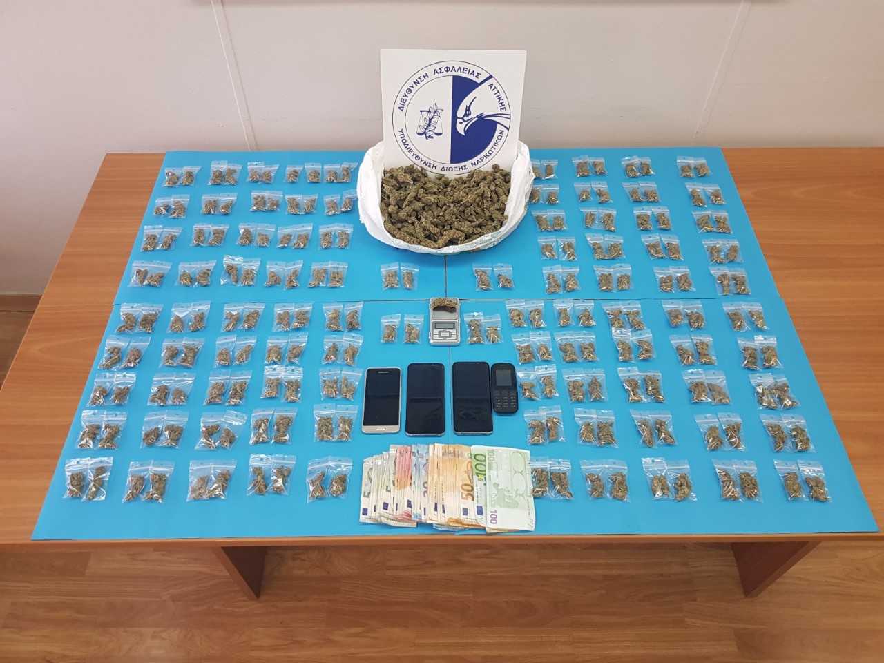 Εξάρχεια: Κατασχέθηκε πάνω από 1.5 κιλό ακατέργαστη κάνναβη