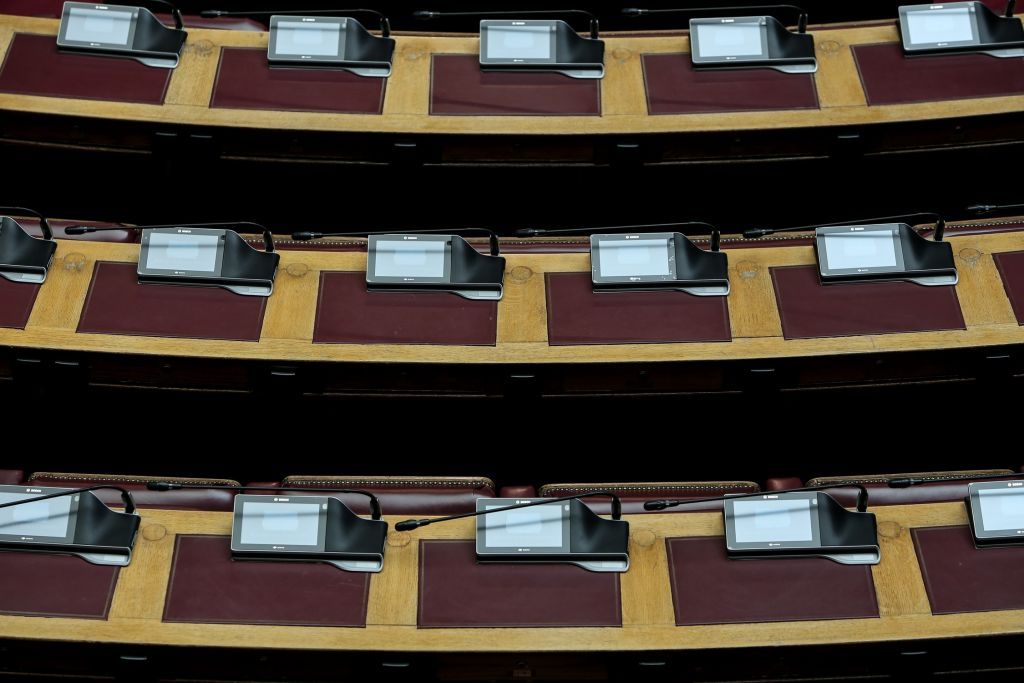 Αναδρομικά: Συνταξιούχοι βουλευτές ζητούν έως και 360.000 ευρώ