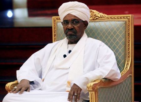 Σουδάν: Παραιτήθηκε ο αλ Μπασίρ – Αναλαμβάνει στρατιωτικό συμβούλιο