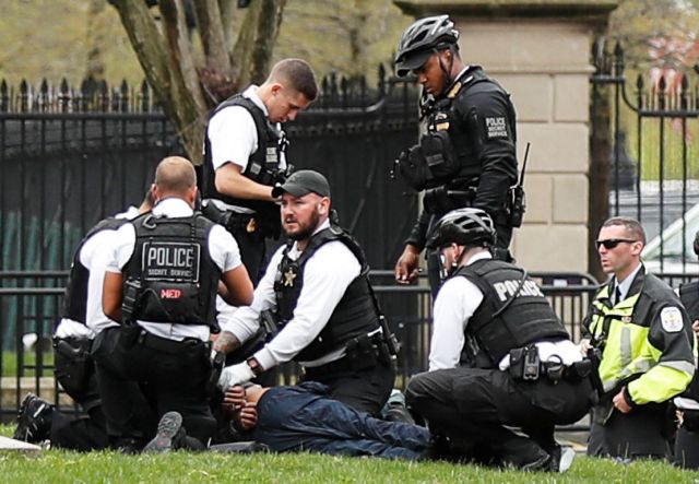 Άντρας αυτοπυρπολήθηκε έξω από τον Λευκό Οίκο