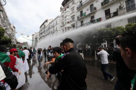 Αλγερία: Διαδηλώσεις κατά της μεταβατικής κυβέρνησης