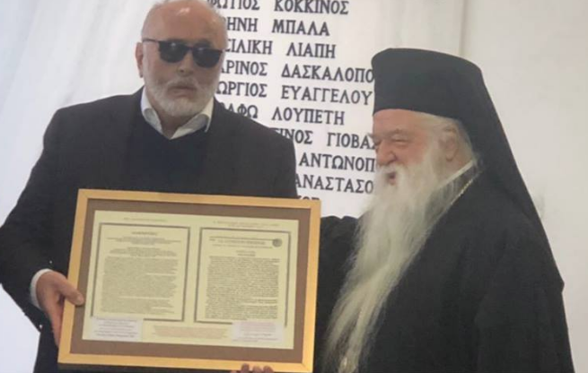 O «εναγκαλισμός» Κουρουμπλή – Αμβρόσιου προκαλεί πανικό στο Μαξίμου