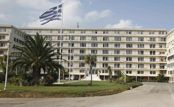 Υπουργείο Εθνικής Άμυνας: Επιχείρησαν να εισβάλουν κουκουλοφόροι