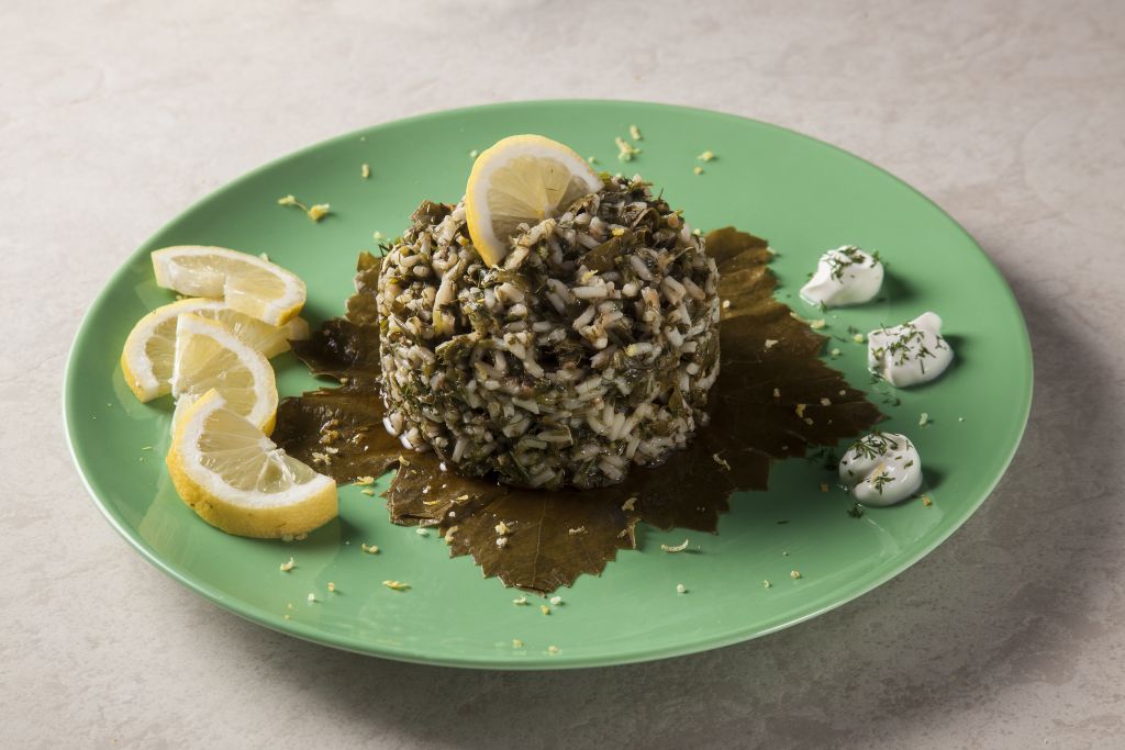 Ρύζι με αμπελόφυλλα και μυρωδικά