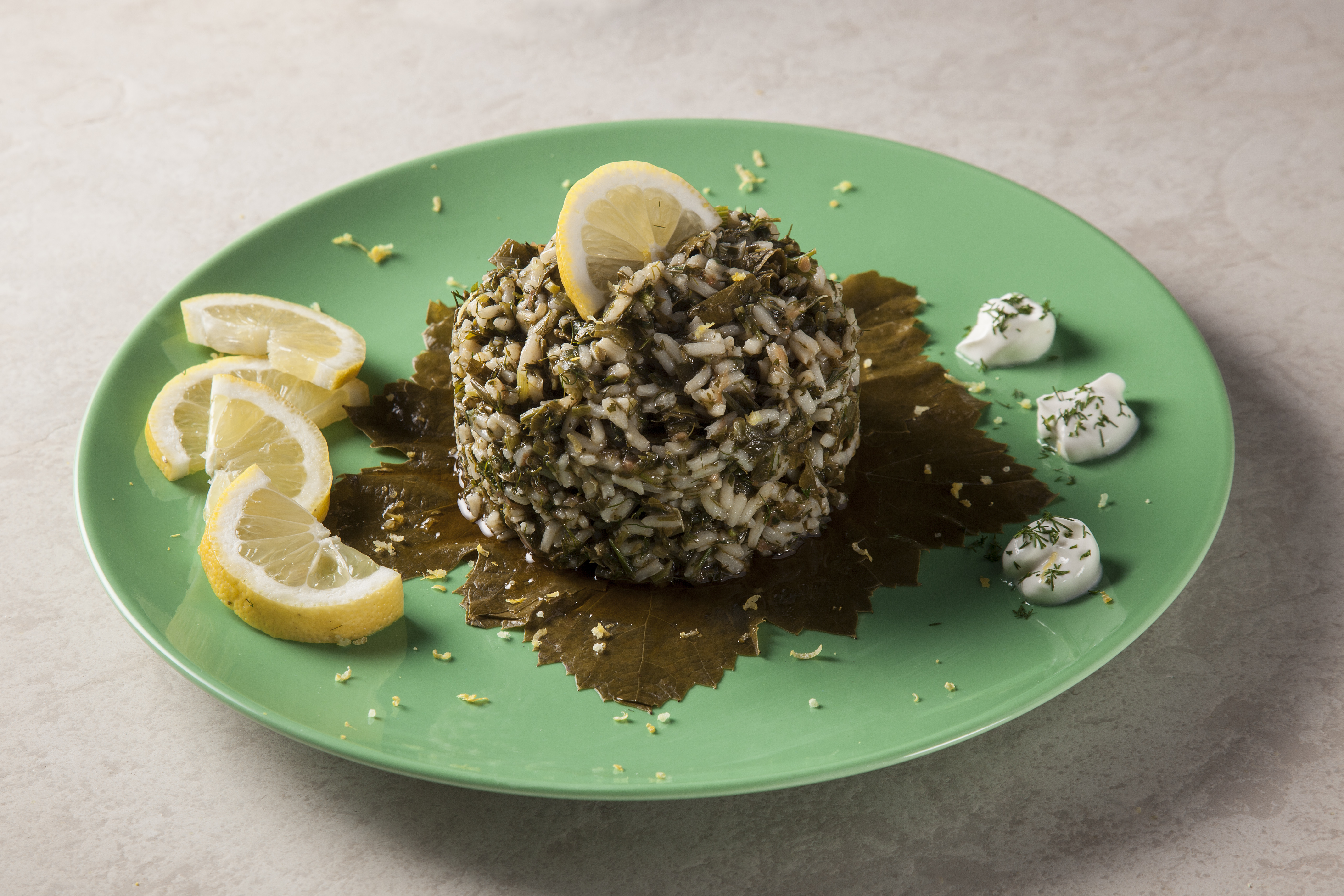 Ρύζι με αμπελόφυλλα και μυρωδικά