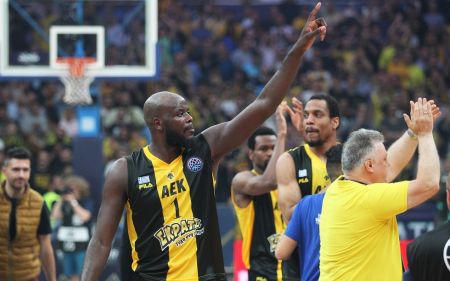 Τα παράπονα του Ντελρόι Τζέιμς στον κόσμο της ΑΕΚ