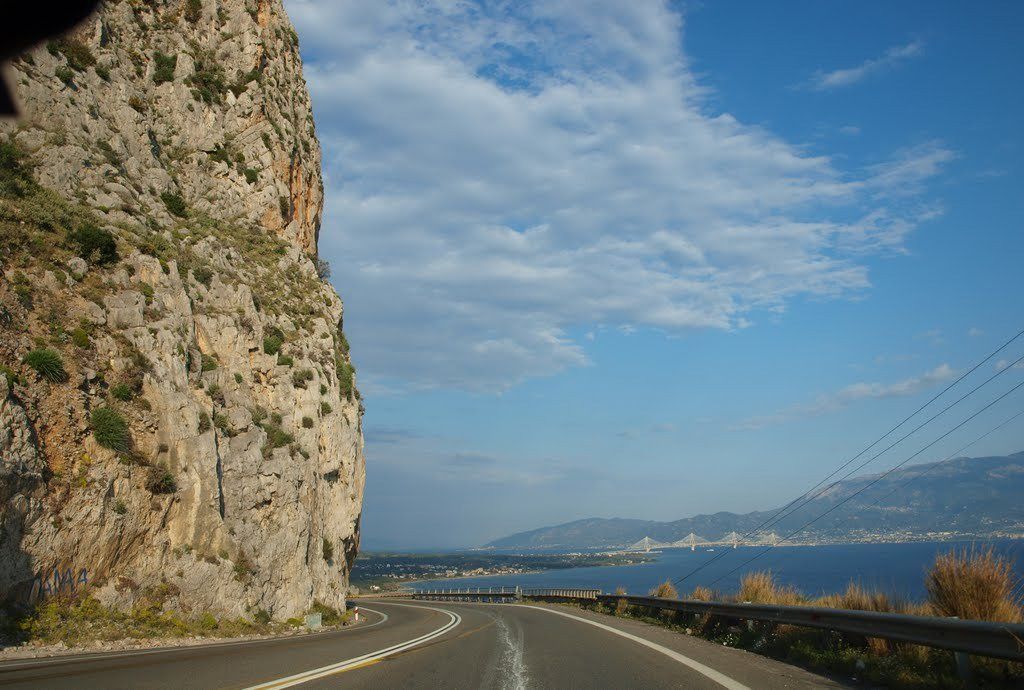 Ναύπακτος: Φωτιά σε εκδρομικό λεωφορείο με μαθητές