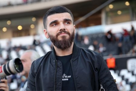 Η αντίδραση του Γ. Σαββίδη για τη βεβήλωση του μνημείου στα Τέμπη (pics)