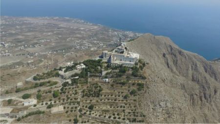 Σαντορίνη: Δύο νεκροί από πτώση με όχημα Buggy σε χαράδρα