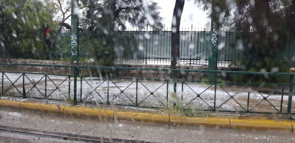 Χαλαζόπτωση στο κέντρο της Αθήνας