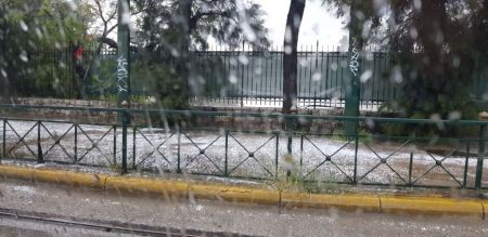 Χαλαζόπτωση στο κέντρο της Αθήνας