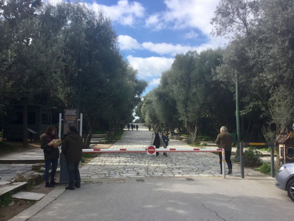 Ο ΣΥΡΙΖΑ θέλει τον λόφο του Φιλοπάππου ξέφραγο αμπέλι – Οι επιθέσεις συνεχίζονται