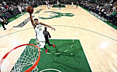 Beast Mode ON: Κάρφωσε από τη βολή ο Αντετοκούνμπο