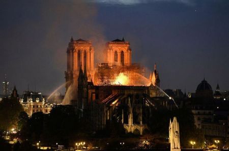 Ο γαλλικός Τύπος για την καταστροφή της Παναγίας των Παρισίων