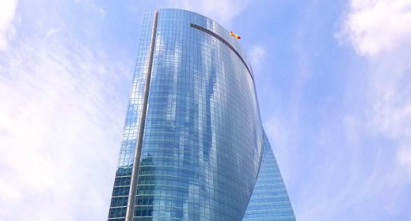 Συναγερμός στη Μαδρίτη: Εκκενώνεται ουρανοξύστης