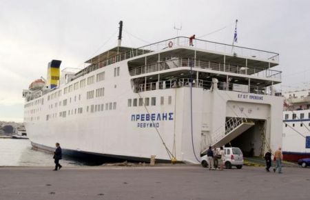 Το «Πρέβελης» προσέκρουσε στο λιμάνι της Καρπάθου