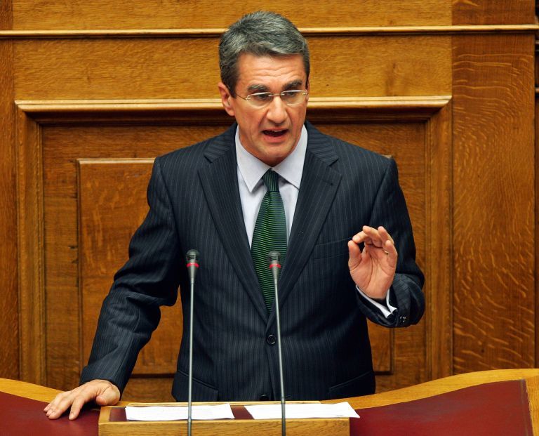 Βουλή: Αίρεται η ασυλία των Λοβέρδου – Σαλμά