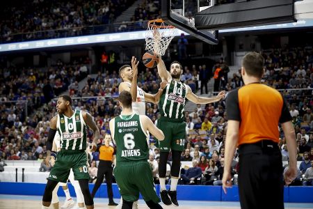 Η τάπα του Τέιλορ στον Καλάθη και το κάρφωμα του Ταβάρες