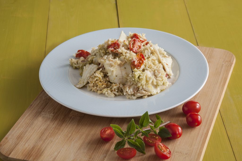 Φιλέτο γλώσσας με ρύζι, πέστο βασιλικού και φρέσκα ντοματίνια