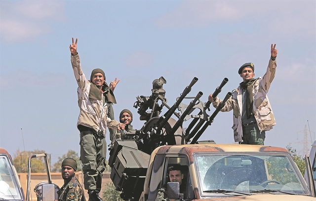 Εμφύλιος στη σκιά των πετρελαίων και των προσφύγων