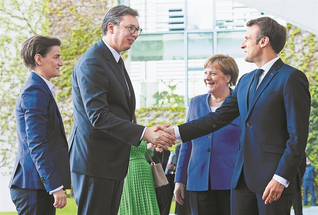 Μέρκελ – Μακρόν ψάχνουν διέξοδο για το «βαλκανικό κουβάρι» 