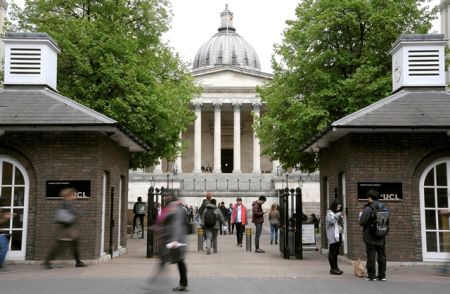Αύξηση διδάκτρων για τους ευρωπαίους φοιτητές μελετά η Βρετανία
