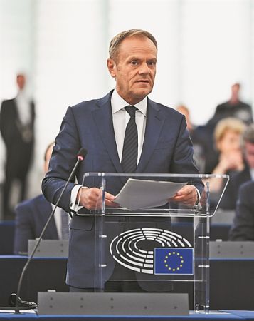 Υποσχέσεις για το μέλλον και παζάρια για την εξουσία στις Βρυξέλλες